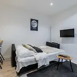 Studio Neuf Porte De Saint Cloud Paris 16 - 4P